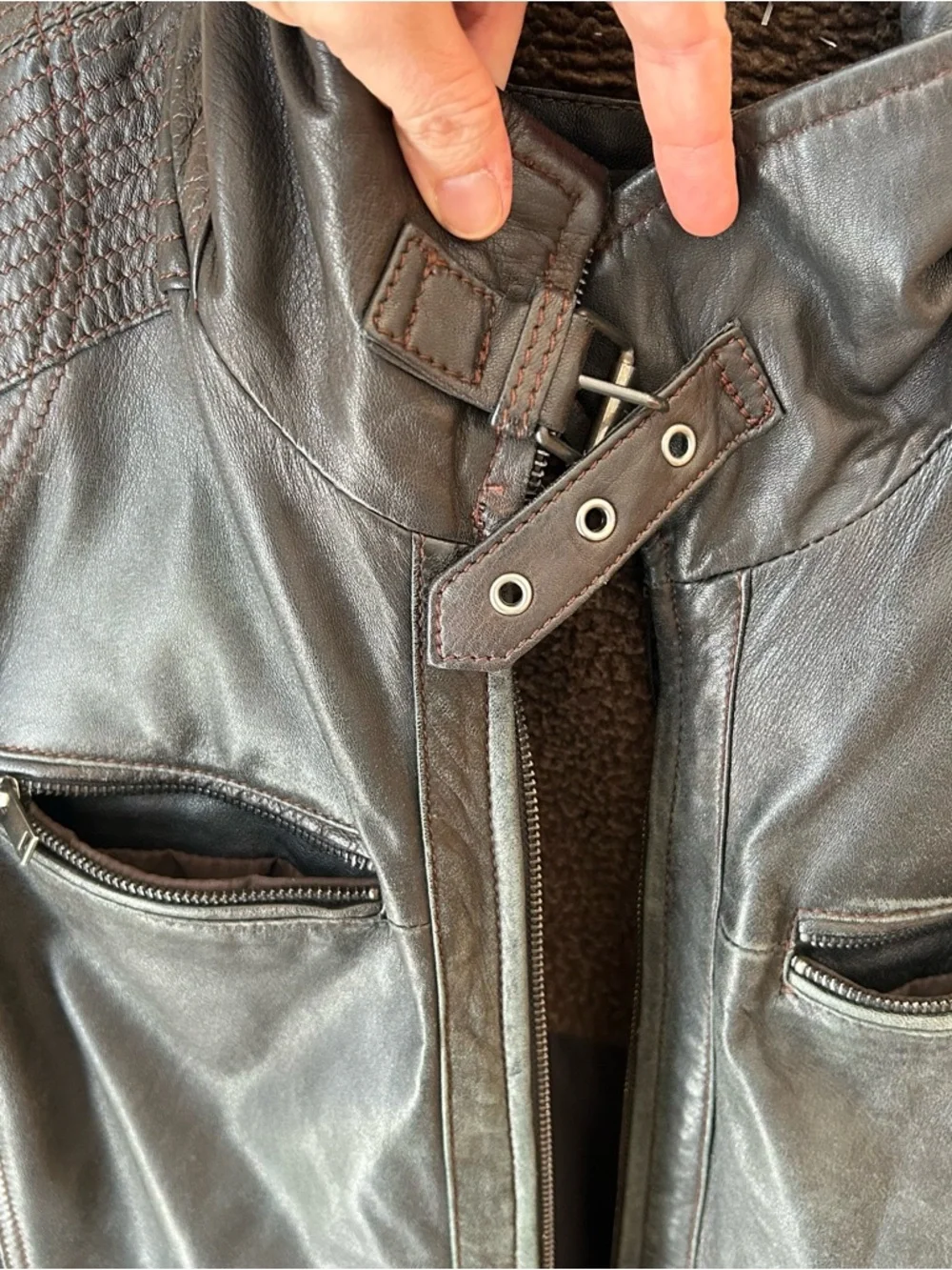 Danier Black Leather Moto Jacket Size Large Quilted Shoulder Full Zip Distressed - Picture 9 of 15